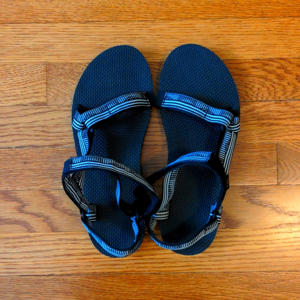 Like New Tevas Sandals